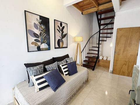 Airbnb con mejor rendimiento: Downtown apartment 2 rooms with split air conditioning/heating in each room en Corrientes
