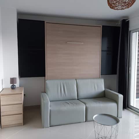 Successful Airbnb property: Large Studio in quiet residence 300 m from the beach in Gruissan