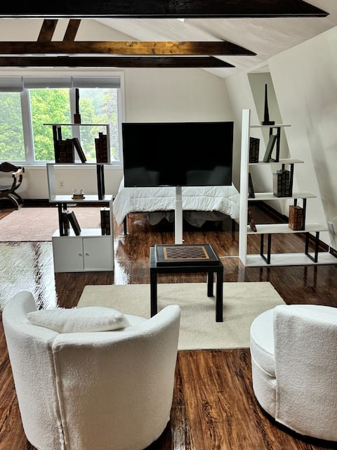 Successful Airbnb property: Modern Studio Beverly – Private & Peaceful Retreat in Beverly