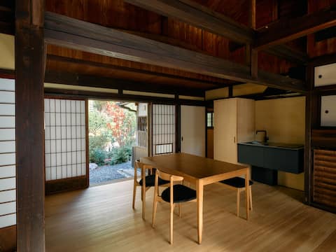 A private rental with an open-air bath, surrounded by the old Uwajima clan's storehouse, a garden lo