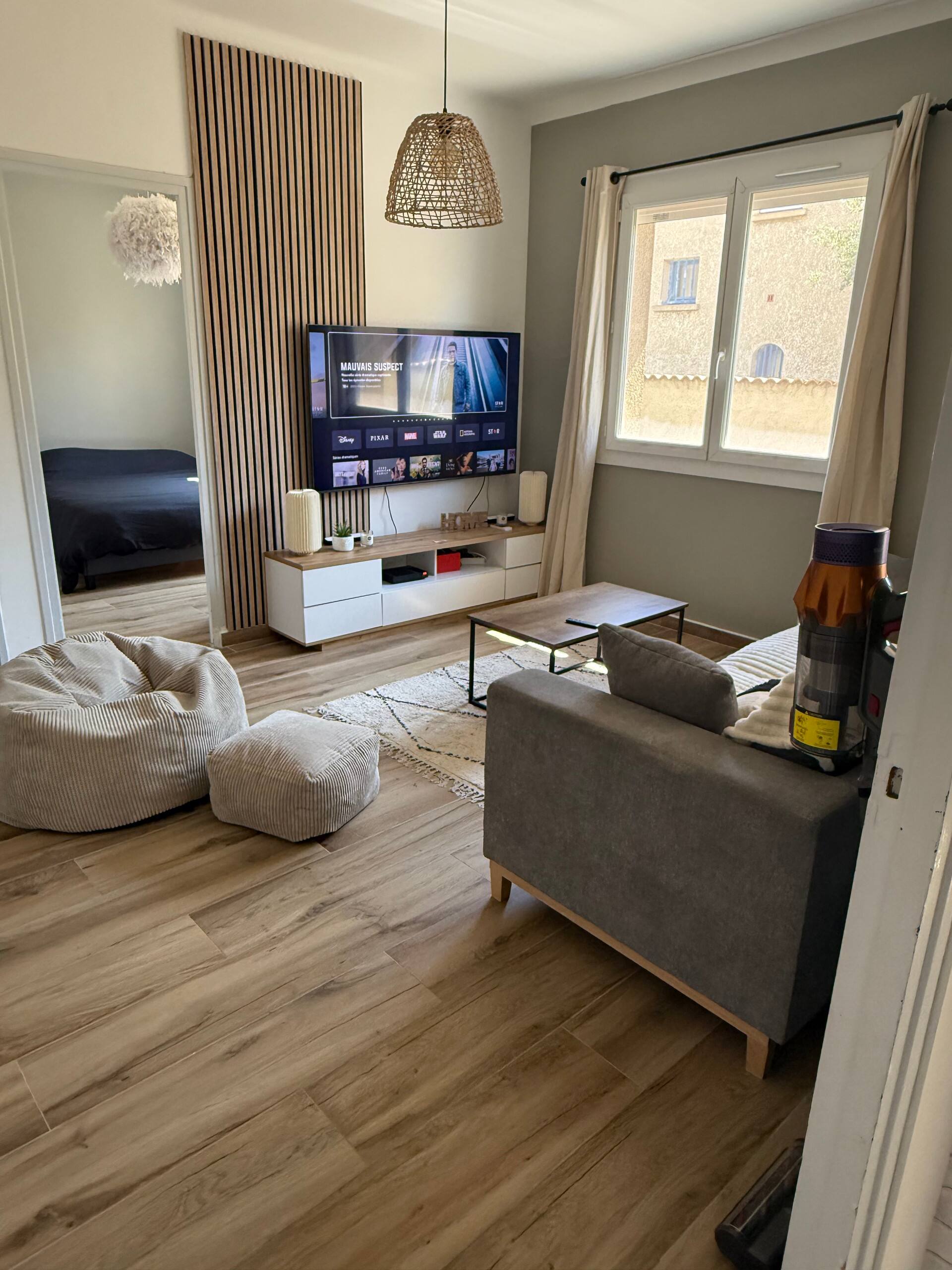 Private parking in front of the 2-room apartment in the city center and air conditioning