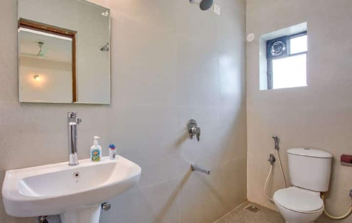 Full bathroom 3 image 1
