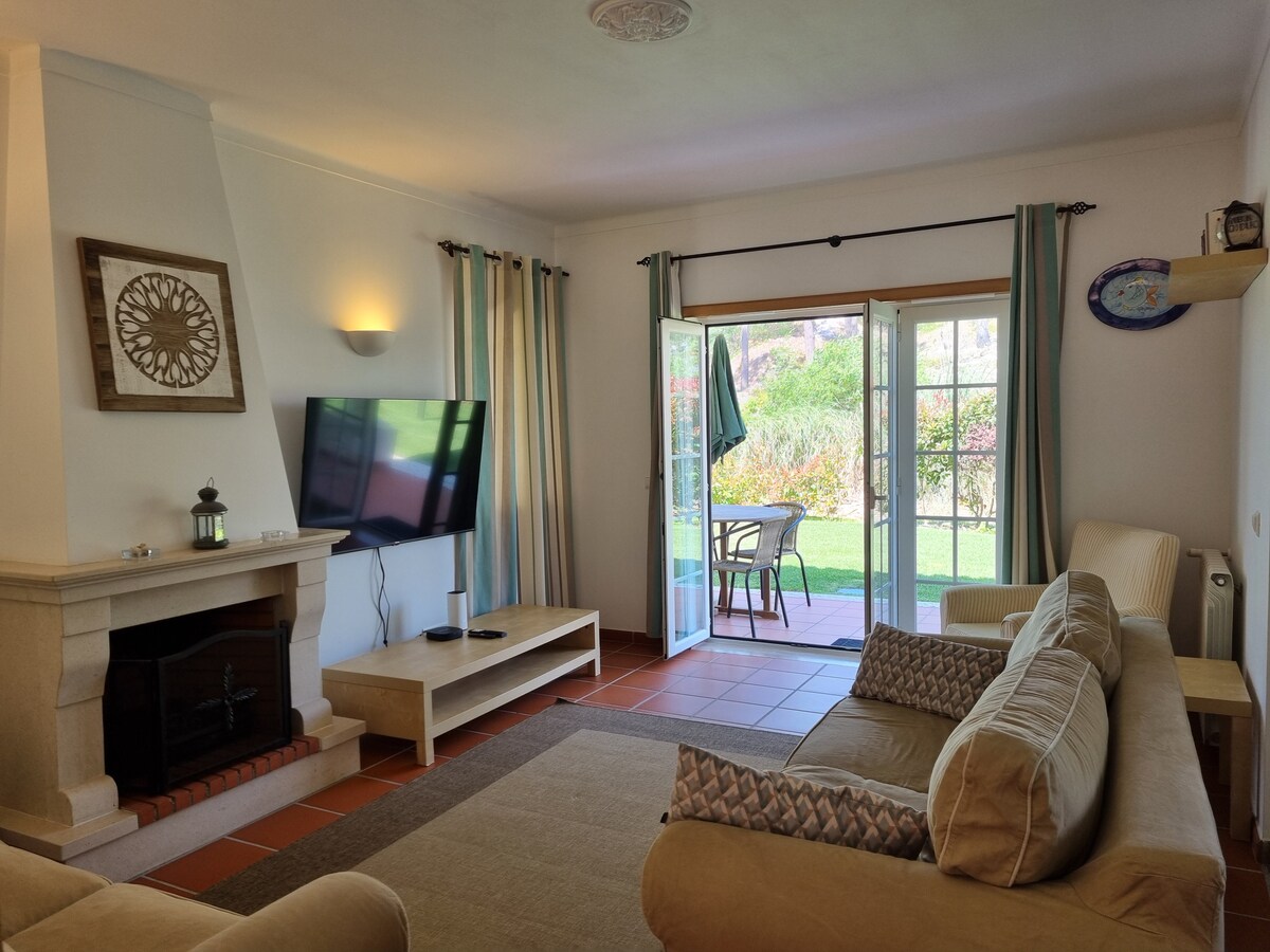 Airbnb em destaque: Praia D'El Rey - Townhouse Dom Duarte em Amoreira