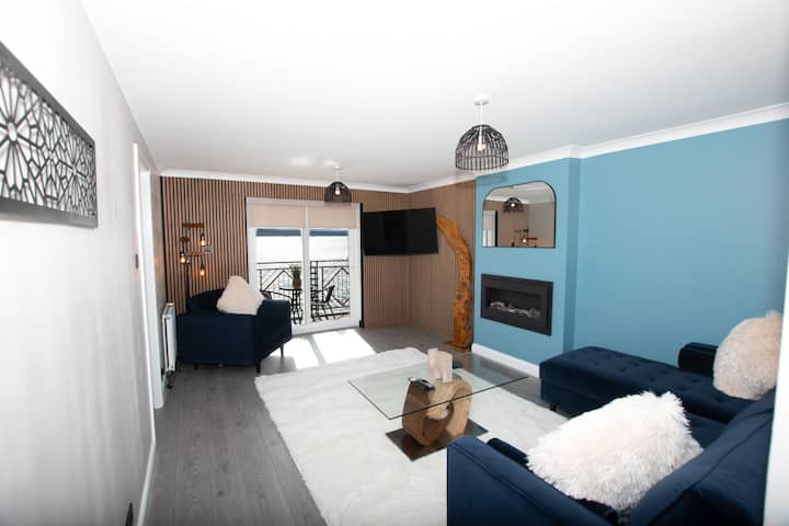 Penthouse | Sleeps 6 | Forth Views | Balcony - Dalgety Bay