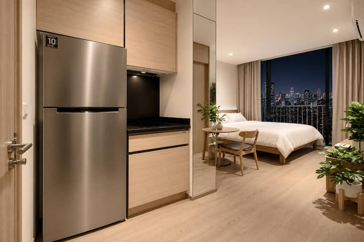 Stylish Central High-floor Condominium (43rd Fl) - Bangkok