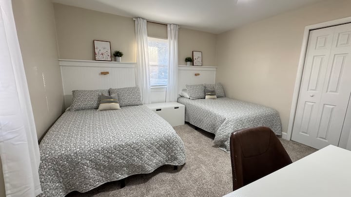 Due letti matrimoniali nella camera da letto #2