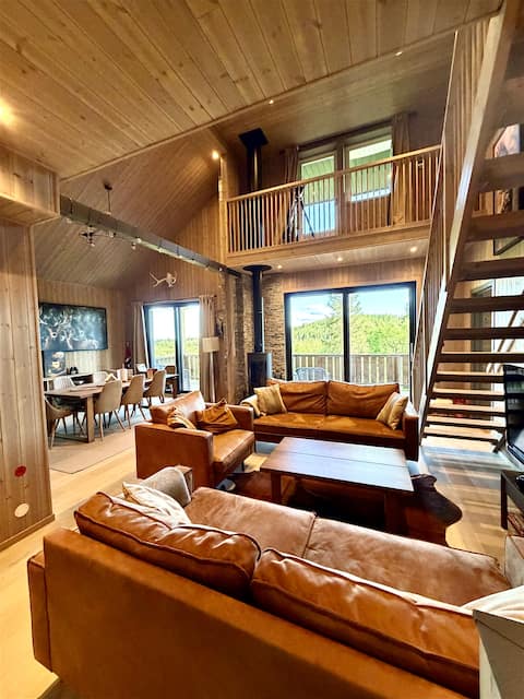 Exclusive holiday home with jacuzzi and pool table