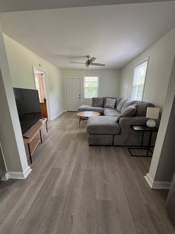Cozy Roanoke Escape - Roanoke, VA