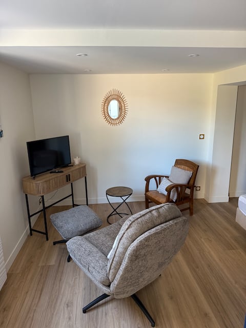 Popular Airbnb listing: The studio of the 1921 villa in Agon Coutainville