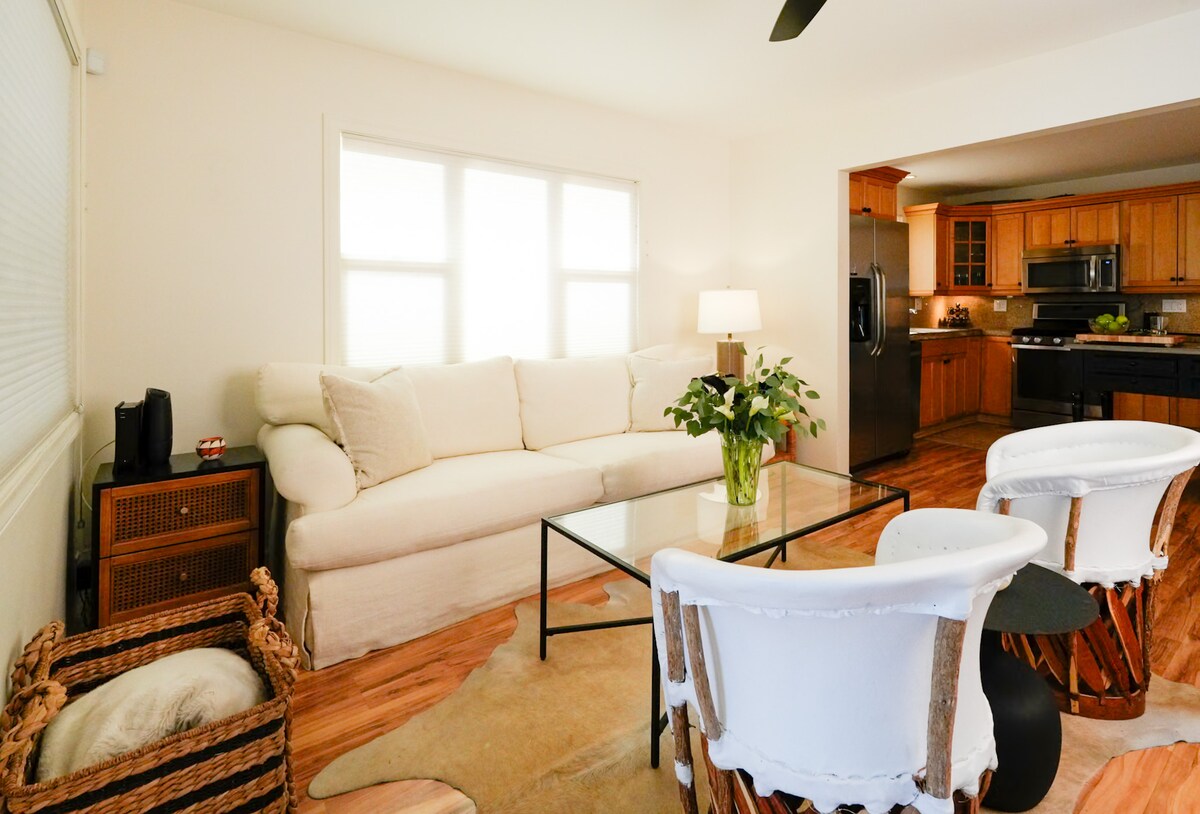 Popular Airbnb listing: Charming Spanish Bungalow & Casita in Palm Springs in Palm Springs