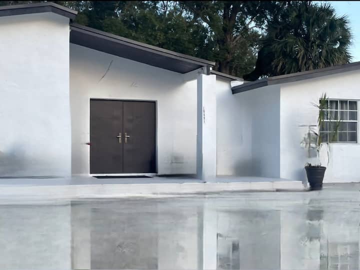 Private Oasis In Miami - North Miami Beach, FL