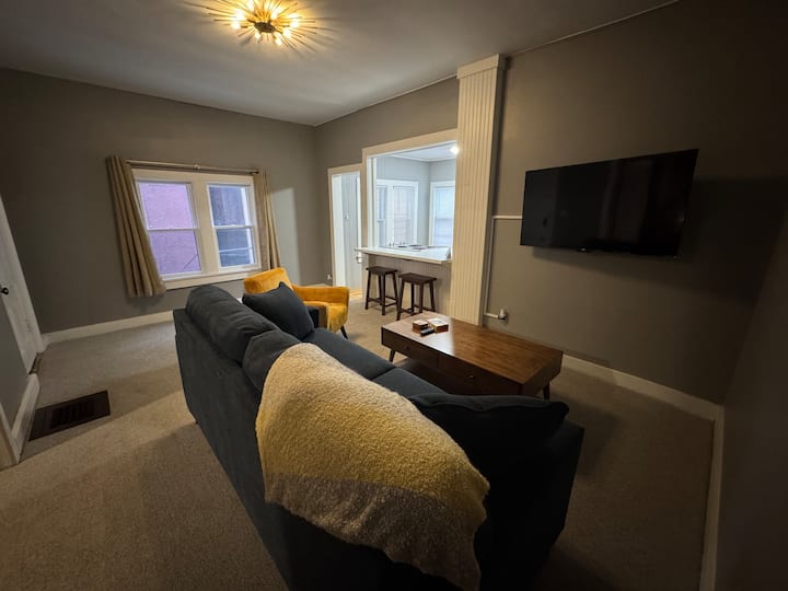 Quaint & Cozy- 1 Br Between Ku & Mass St - Lawrence, KS