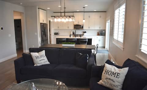 Crisp Modern Stay + Comm. Pool