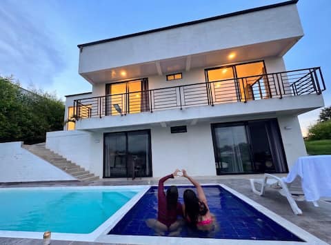 Private villa • Exclusive pool • Nature