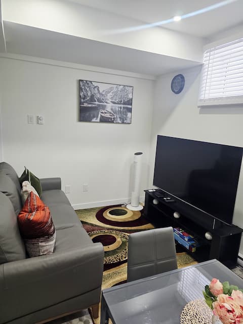 Popular Airbnb listing: Peach Suites in Lakewood Sector