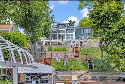 Big Blue Haven: Lakeside Home Sleeps 24