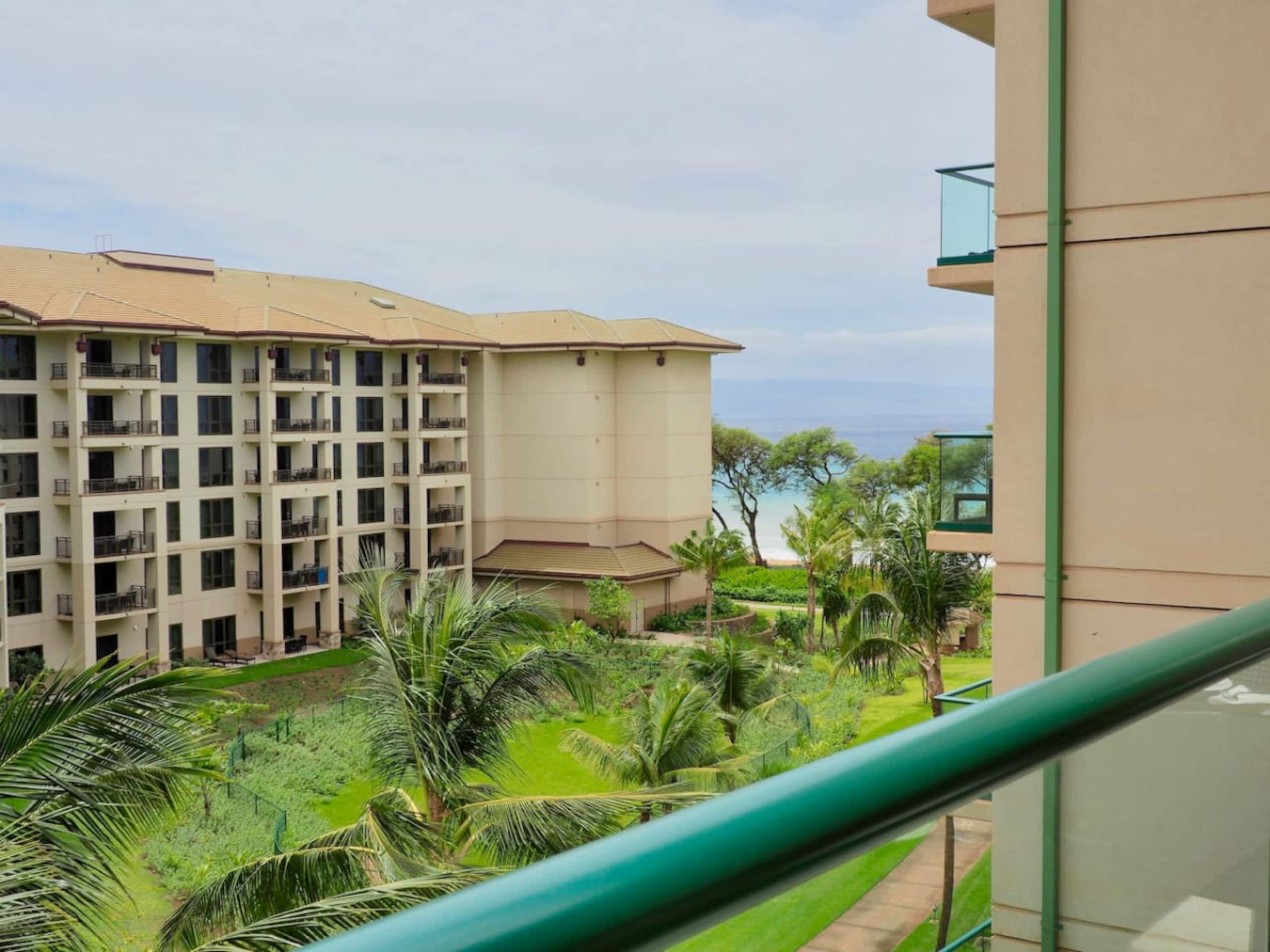 Condo in Lahaina · ★4.99 · 1 bedroom · 2 beds · 1 bath - Image 4