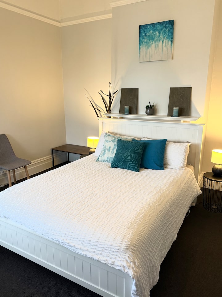 Bedroom 2 Queen Bed
