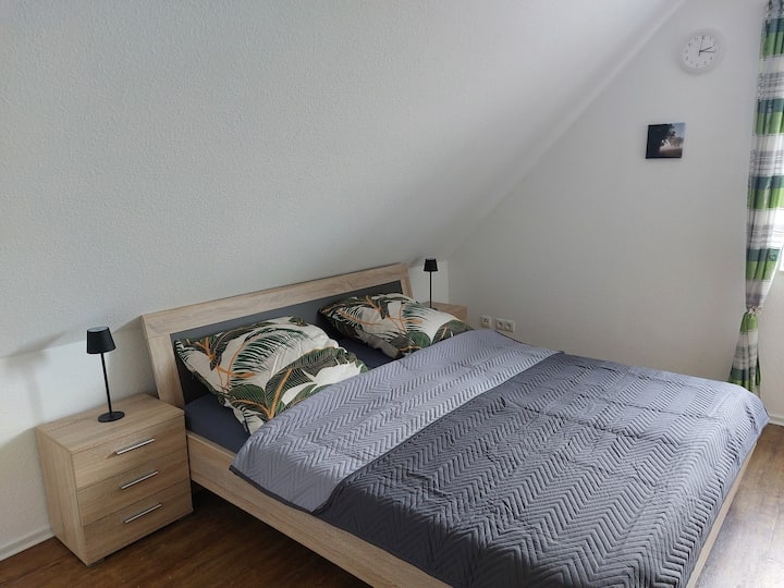 Schlafzimmer 1