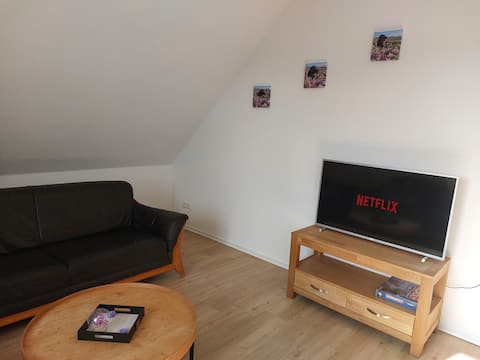 Top Airbnb: Quiet vacation rental with dog, Netflix, garden in Aurich