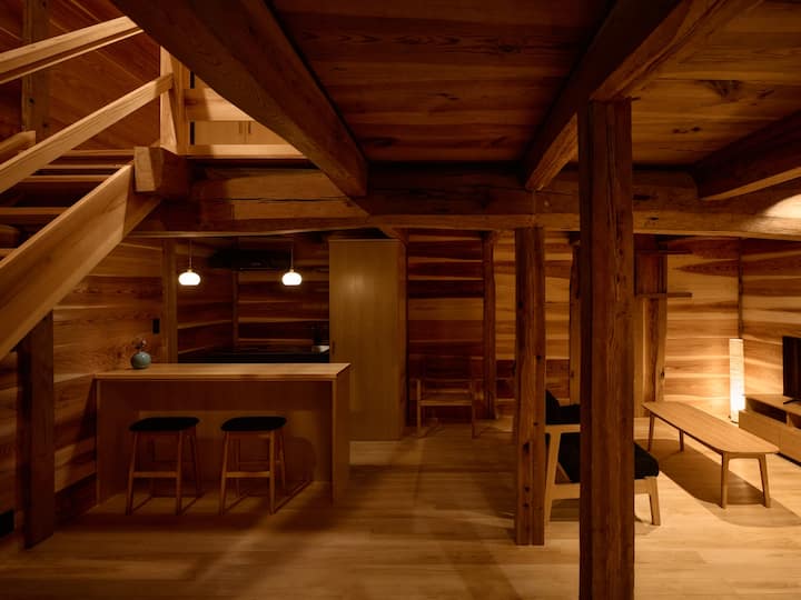 江戸時代から残る旧宇和島藩の庄屋屋敷、歌人が愛した庭を囲む一棟貸し半露天風呂付きの宿【蔵】 - Yawatahama