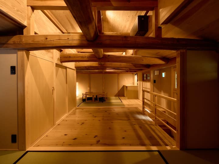 江戸時代から残る旧宇和島藩の庄屋屋敷、歌人が愛した庭を囲む一棟貸し露天風呂付きの宿【離れ】 - 八幡浜市