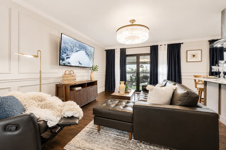 Stylish King 1 Br Suite | Balcony Onsite Hot Tub - Dallas