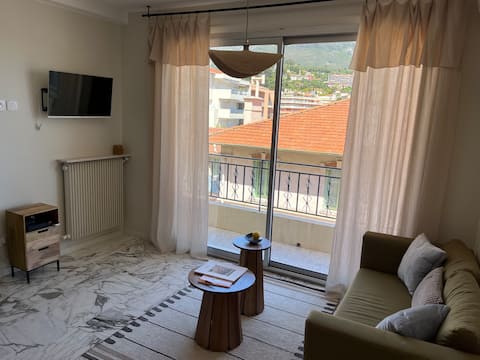 Top performing Airbnb: Beautiful and large studio very close to the beach. in Menton