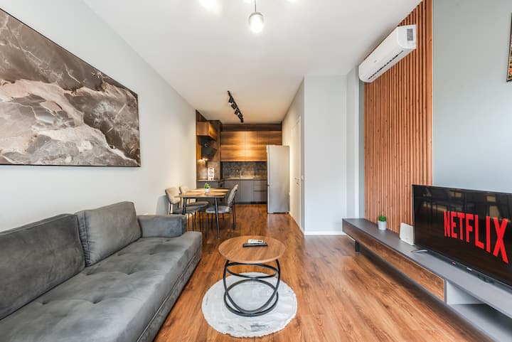 Vista Luxe Balcony *Free Private Parking* - Tirane