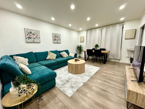 Baker Street Stylish Getaway 2BR