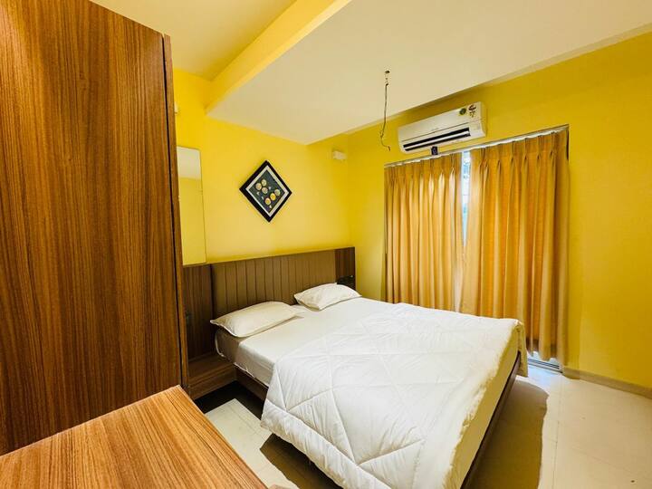 Bedroom 1 image 4
