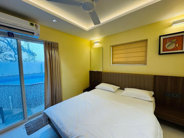 Bedroom 1 image 2