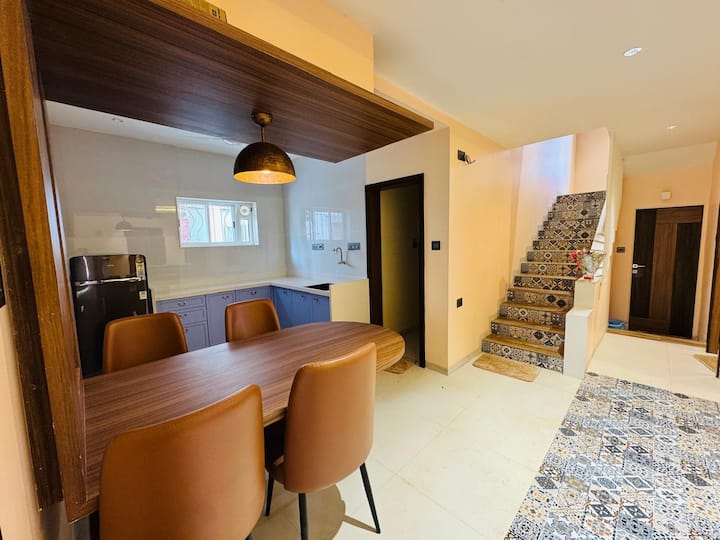 Dining area image 4