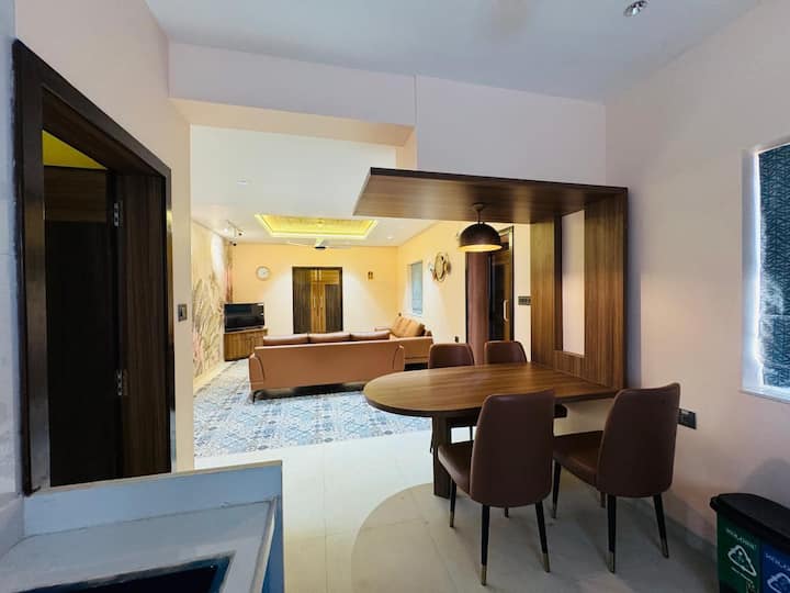 Dining area image 1