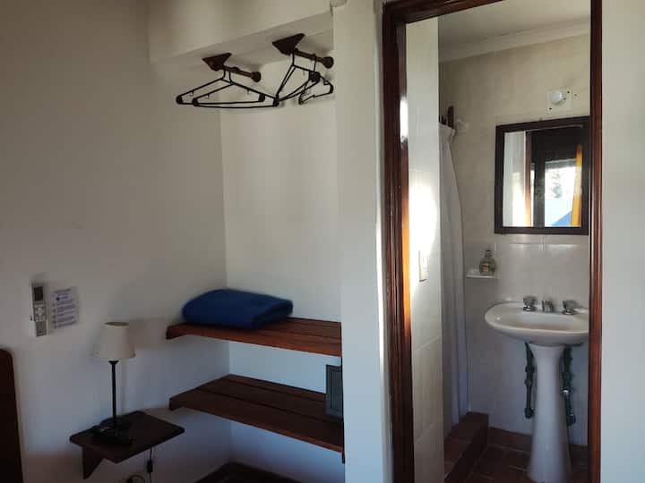 Simple Pequeña Con Baño Privado - Villa Gesell