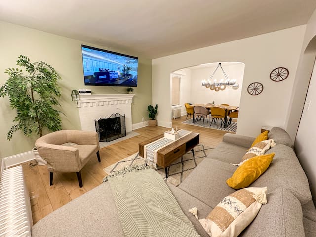 Downtown 5BR Gem •Modern• Family & Group Friendly