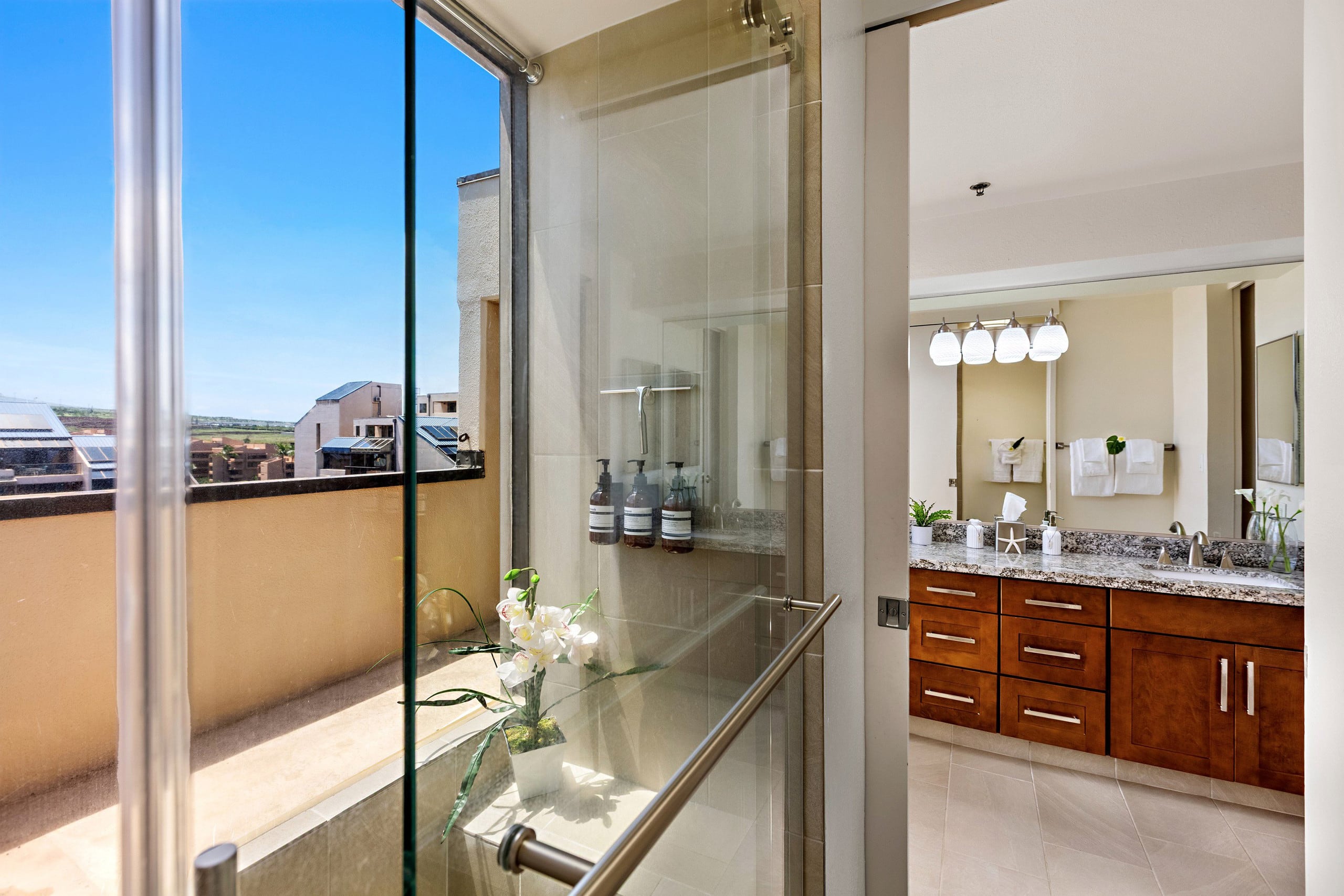 Condo in Lahaina · ★4.92 · 3 bedrooms · 6 beds · 3 baths - Image 38