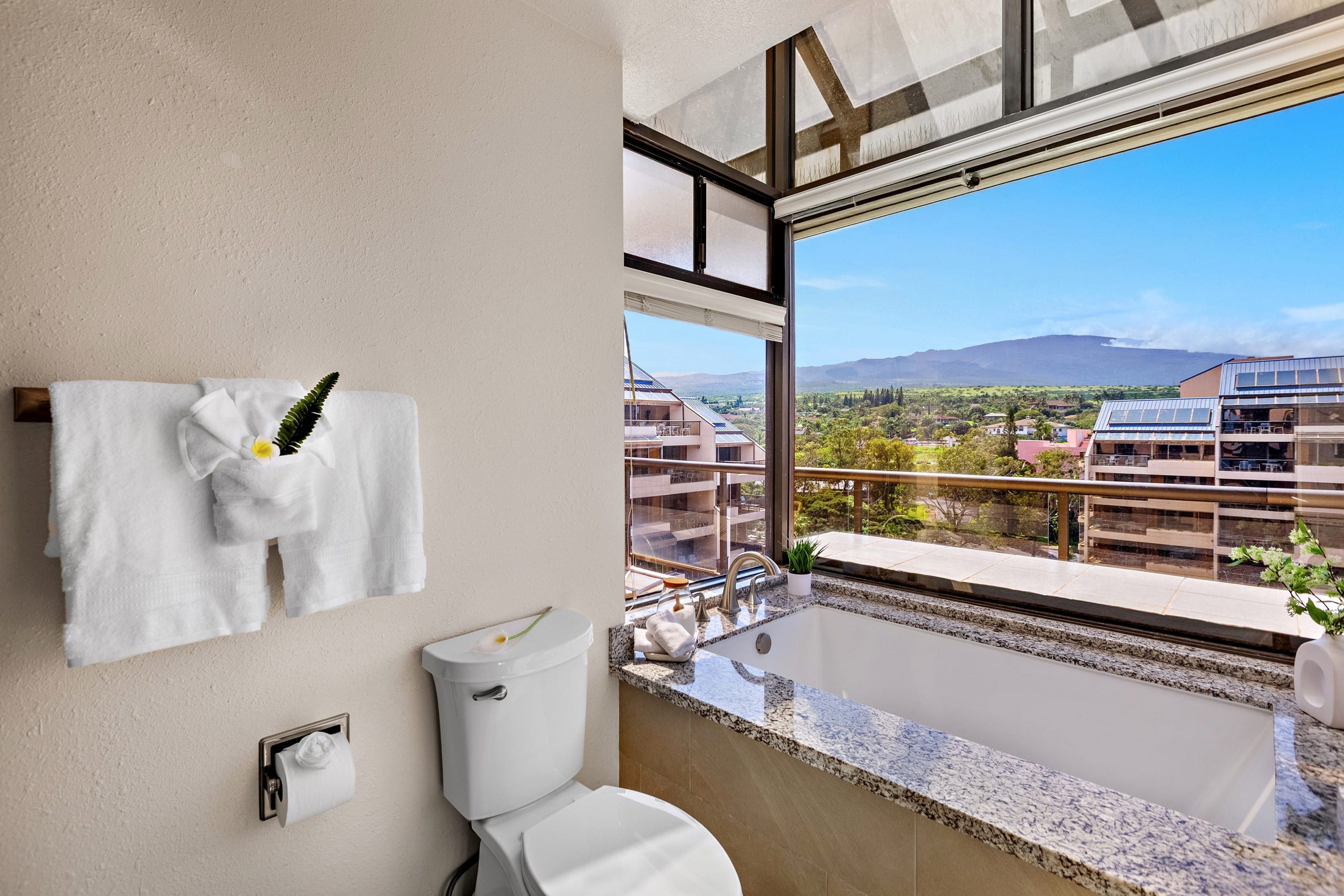 Condo in Lahaina · ★4.92 · 3 bedrooms · 6 beds · 3 baths - Image 32