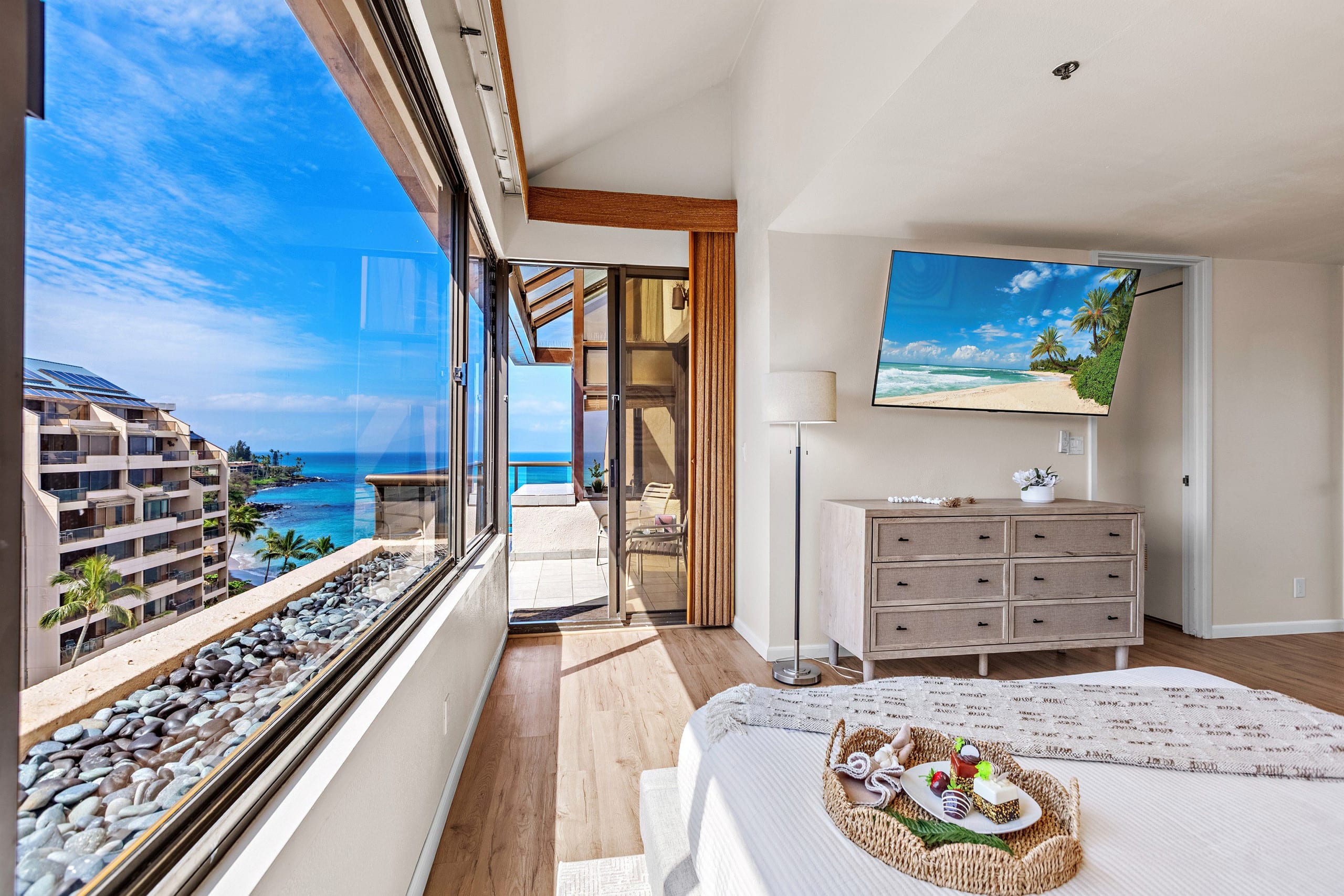 Condo in Lahaina · ★4.92 · 3 bedrooms · 6 beds · 3 baths - Image 21