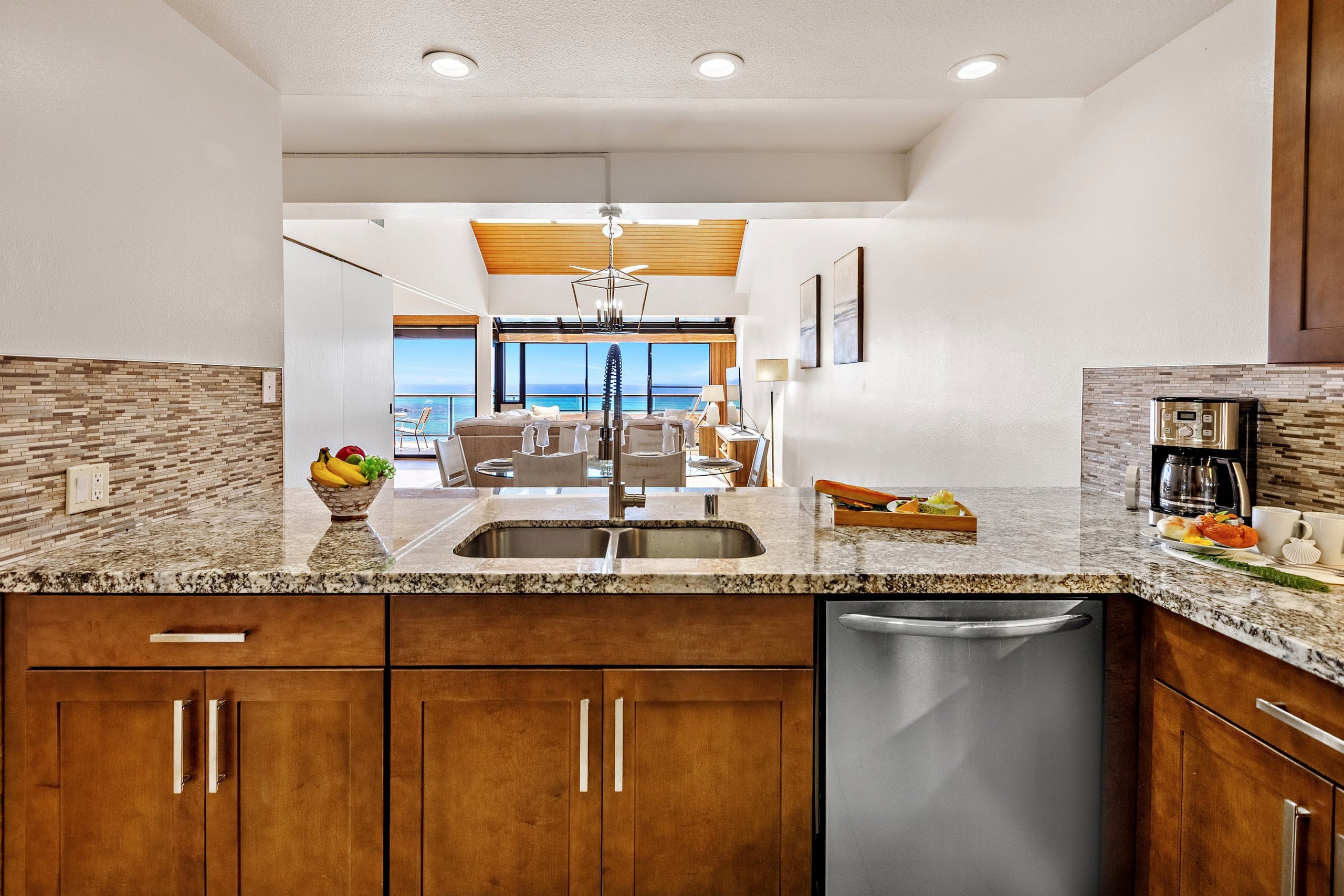 Condo in Lahaina · ★4.92 · 3 bedrooms · 6 beds · 3 baths - Image 7
