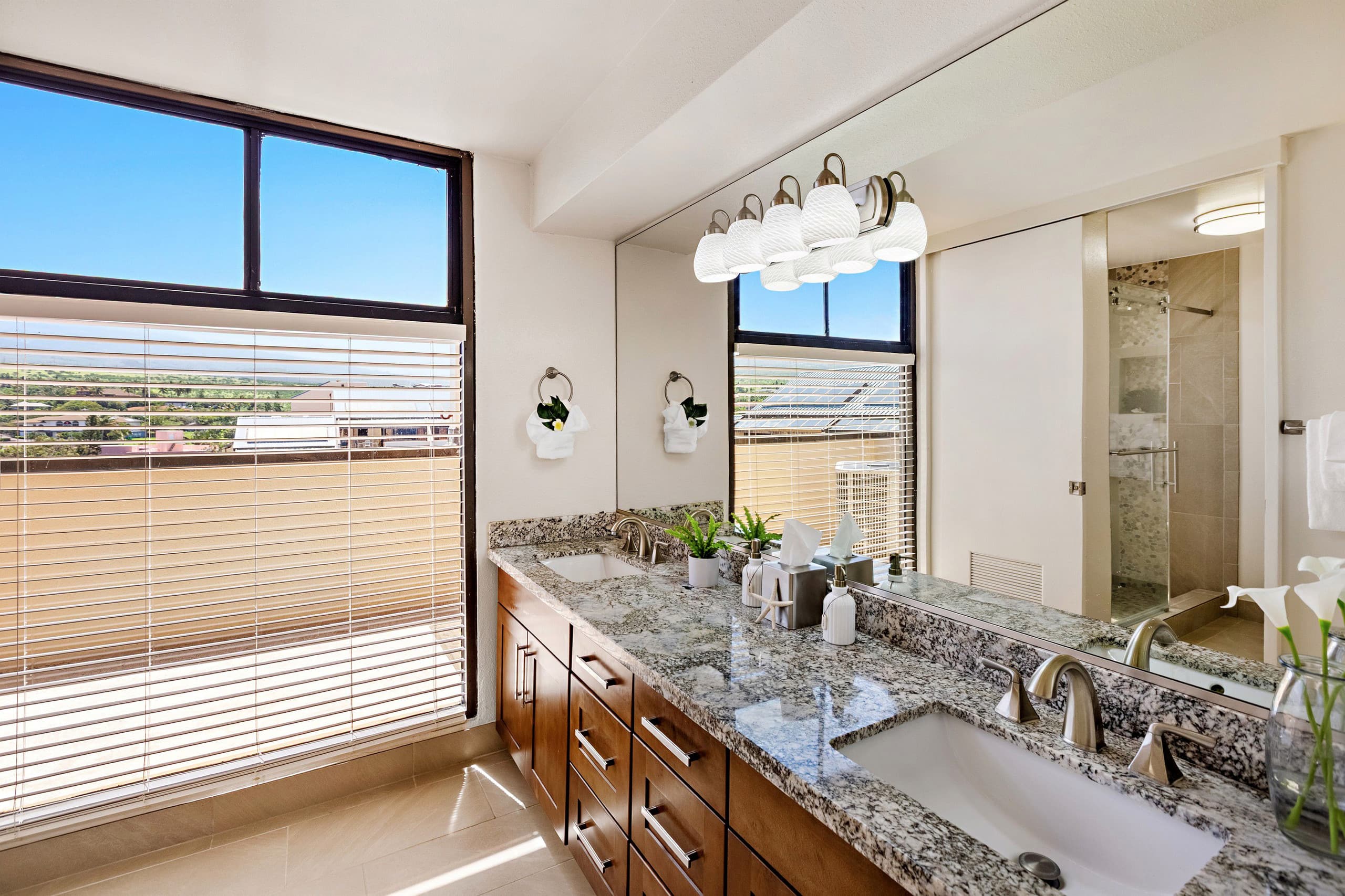 Condo in Lahaina · ★4.92 · 3 bedrooms · 6 beds · 3 baths - Image 37