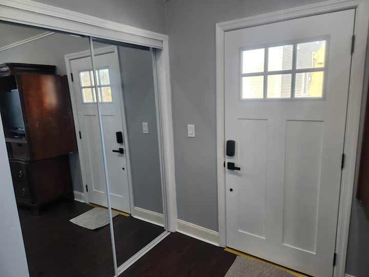 Cozy Bedroom W/ Private Entrance & Bathroom. - Edison, NJ