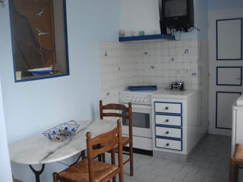Popular Airbnb listing: Studio 800 m from the port, in a great location in Le Palais