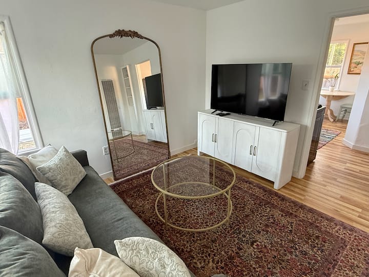 Sunny Slo Bungalow - San Luis Obispo, CA