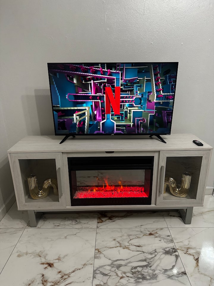 Smart TV includes Netflix