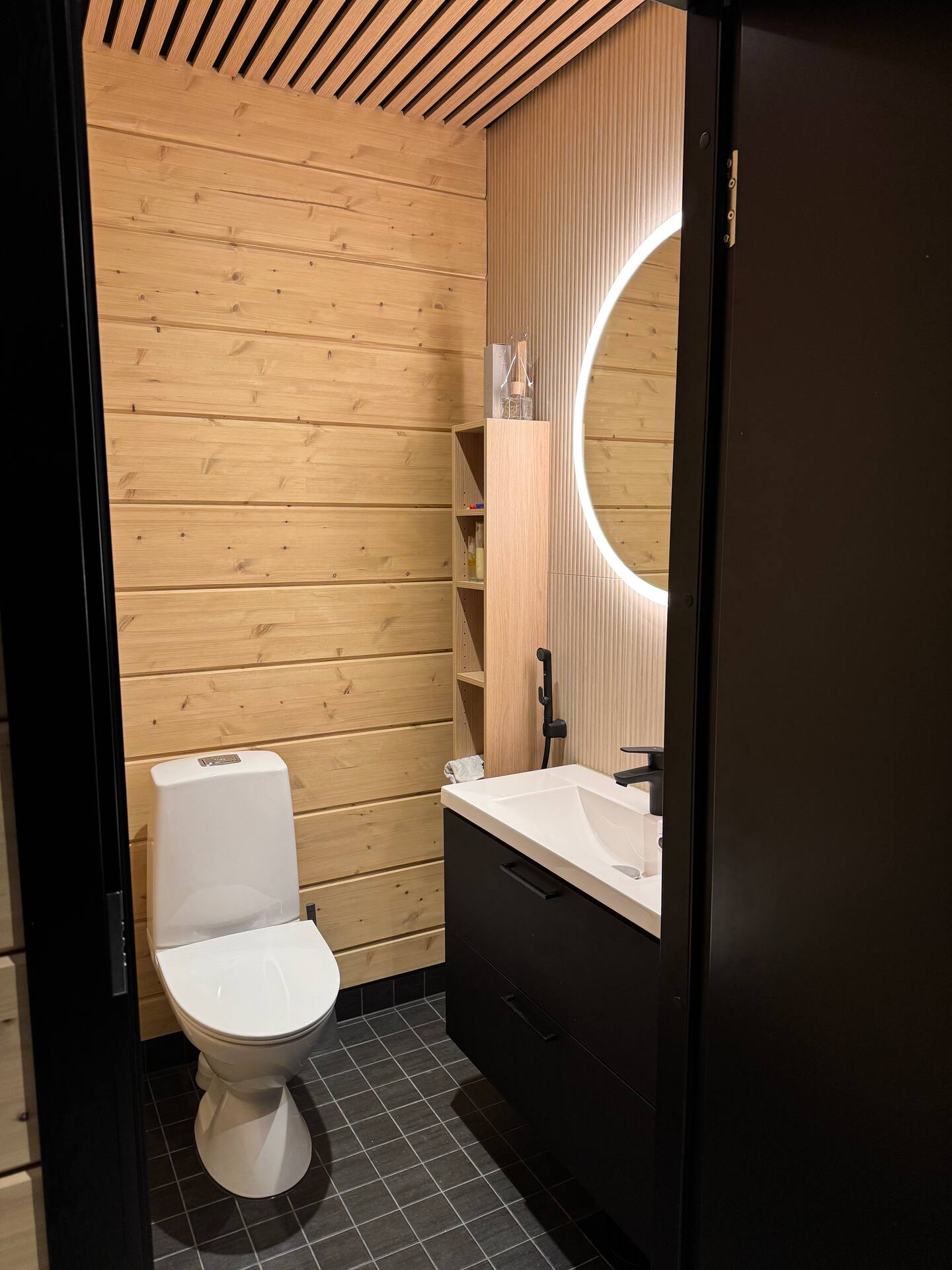 Vastavalmistunut Paritalomökki 5
