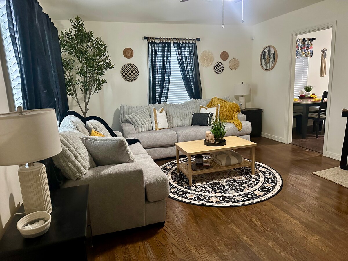 Top performing Airbnb: TECH | The Believe Cottage |Medical District in Lubbock