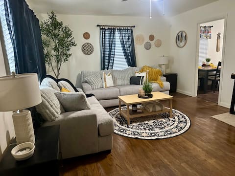 Top performing Airbnb: TECH | The Believe Cottage |Medical District in Lubbock
