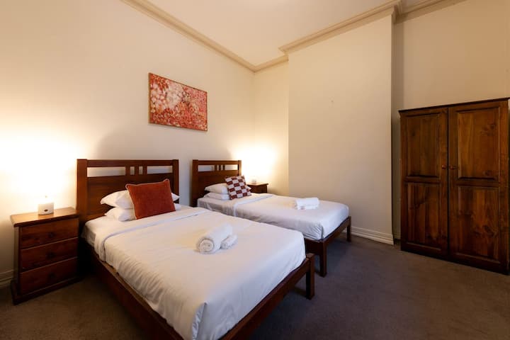 Schlafzimmer 4