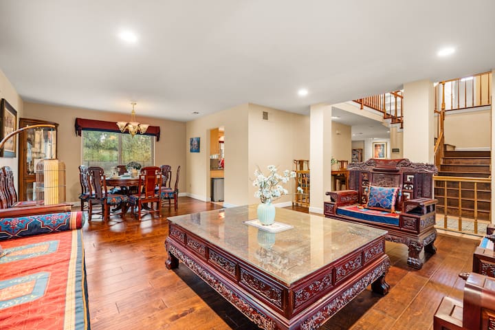 Spacious Villa/7 Beds/Pool | BBQ/Ample Parking gallery image 2